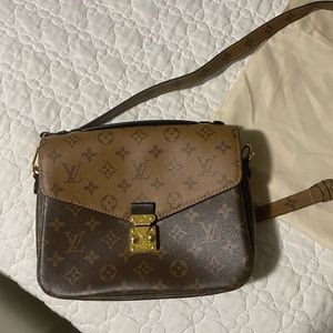 LV purse